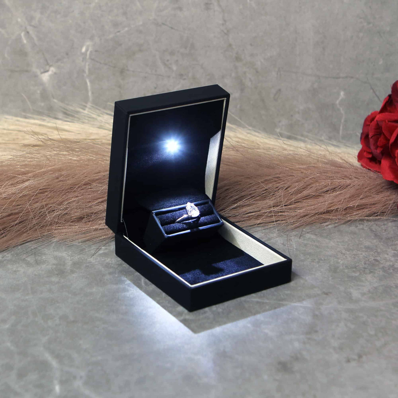 slim discreet black with white contrast ring box with light