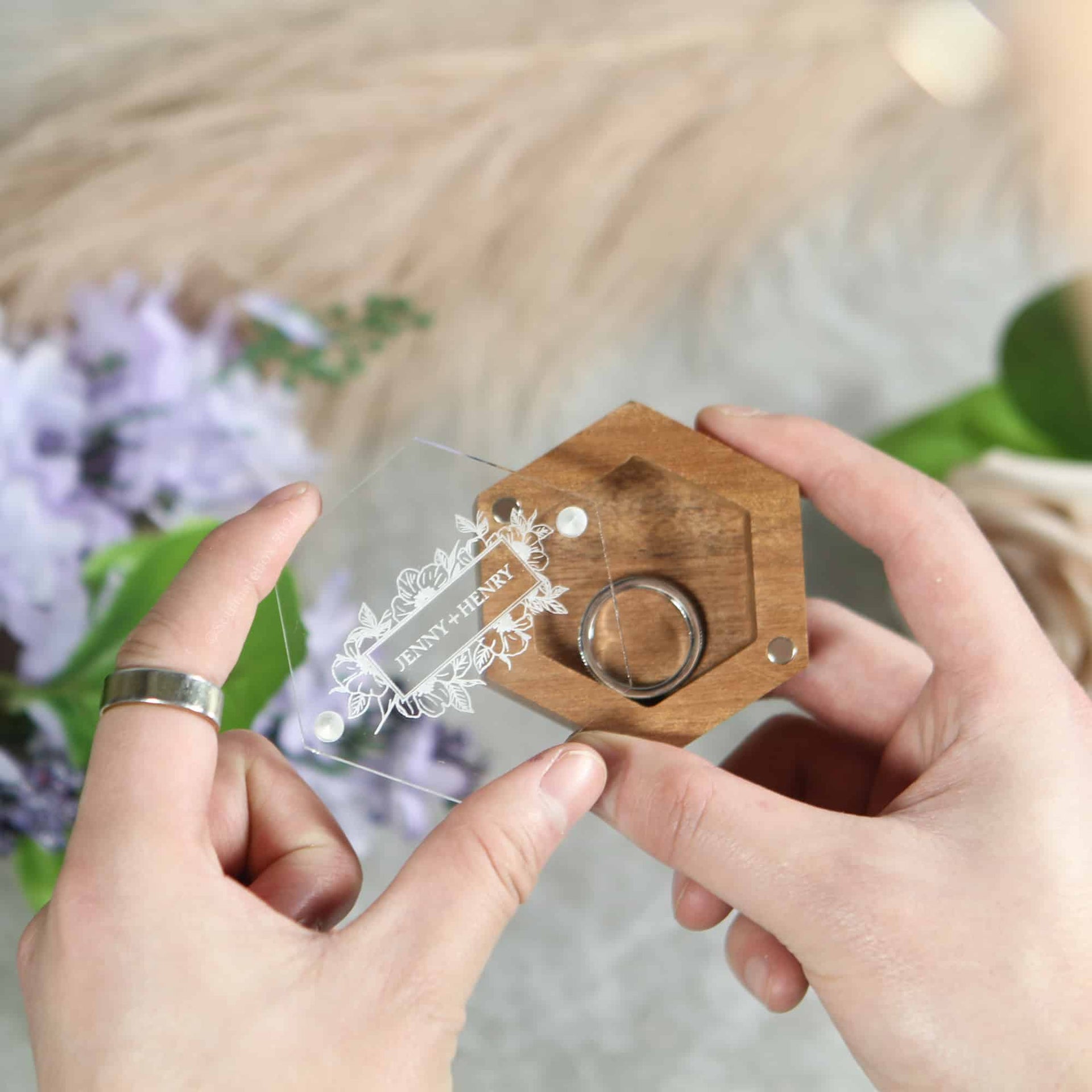 removable magnetic lid for wood ring box