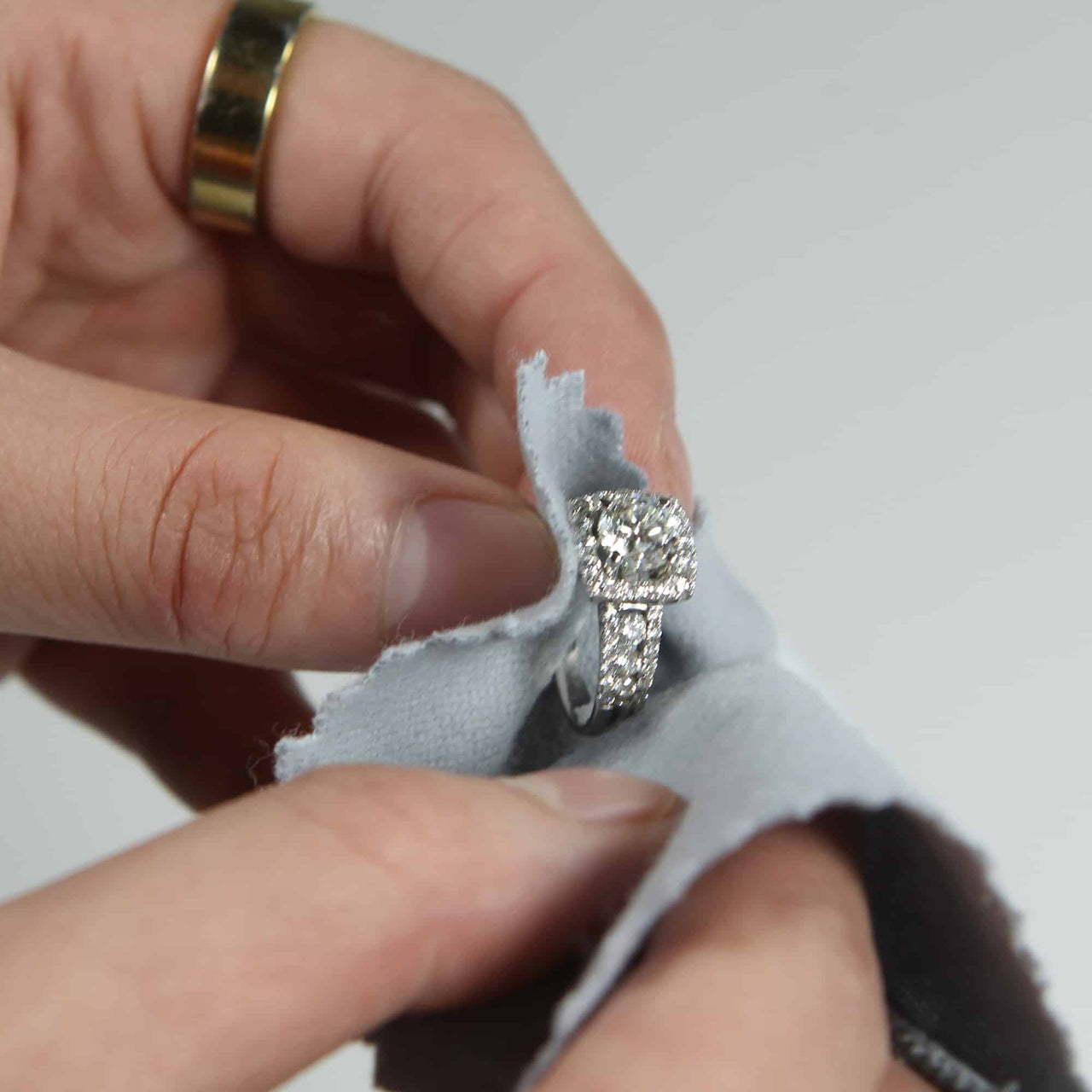 grey high quality jewelry cleaning and polishing cloth