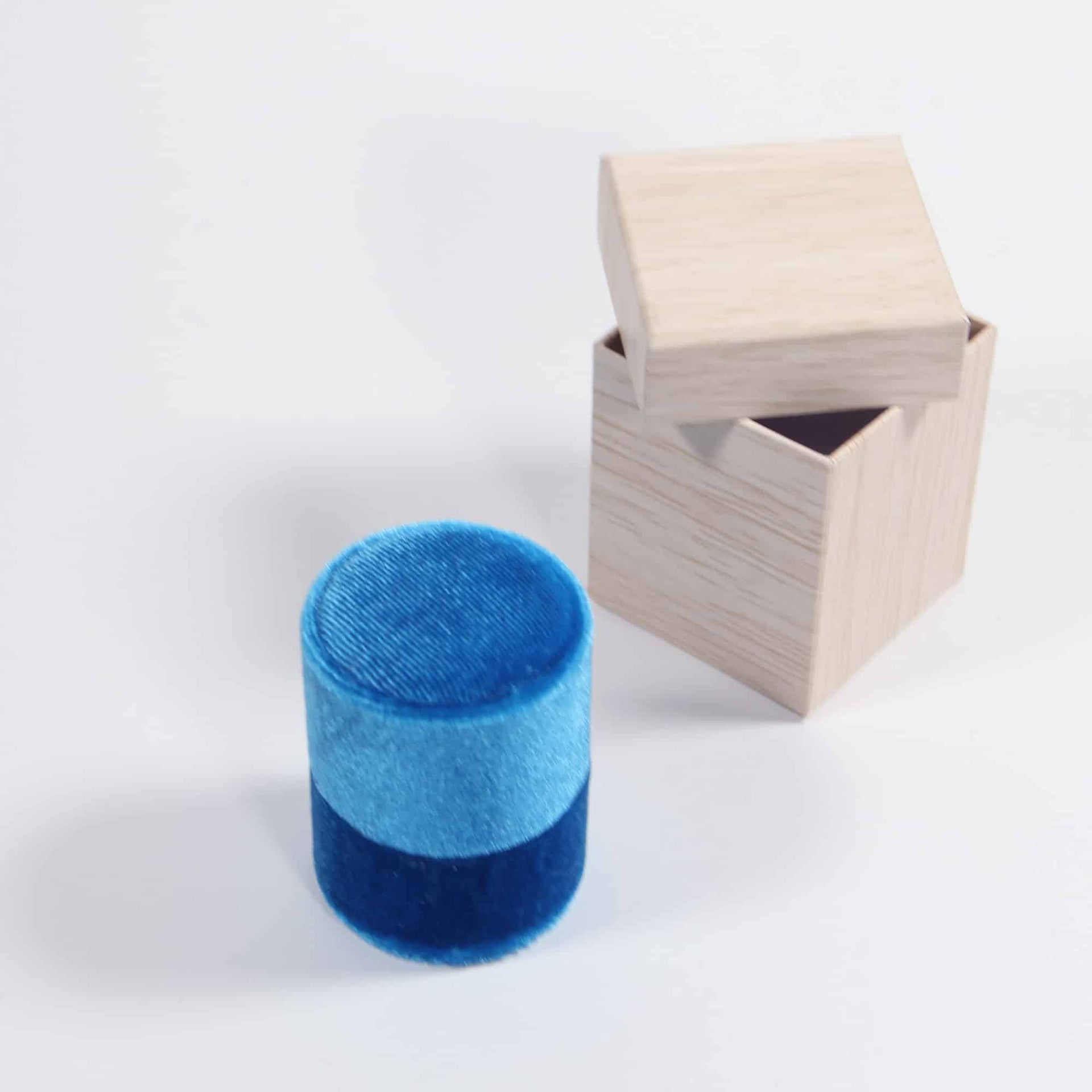 blue velvet ring box , luxury single ring box