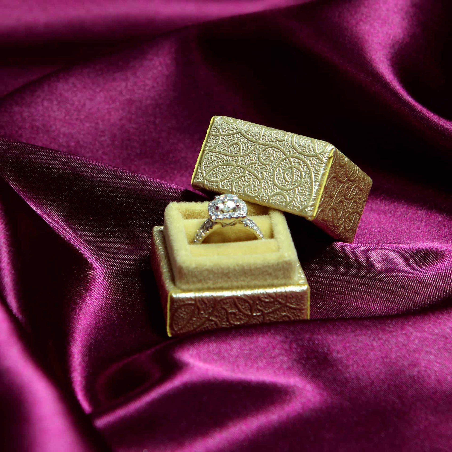 This gold heirloom ring box is perfect for any of your weddings proposals engagements and more