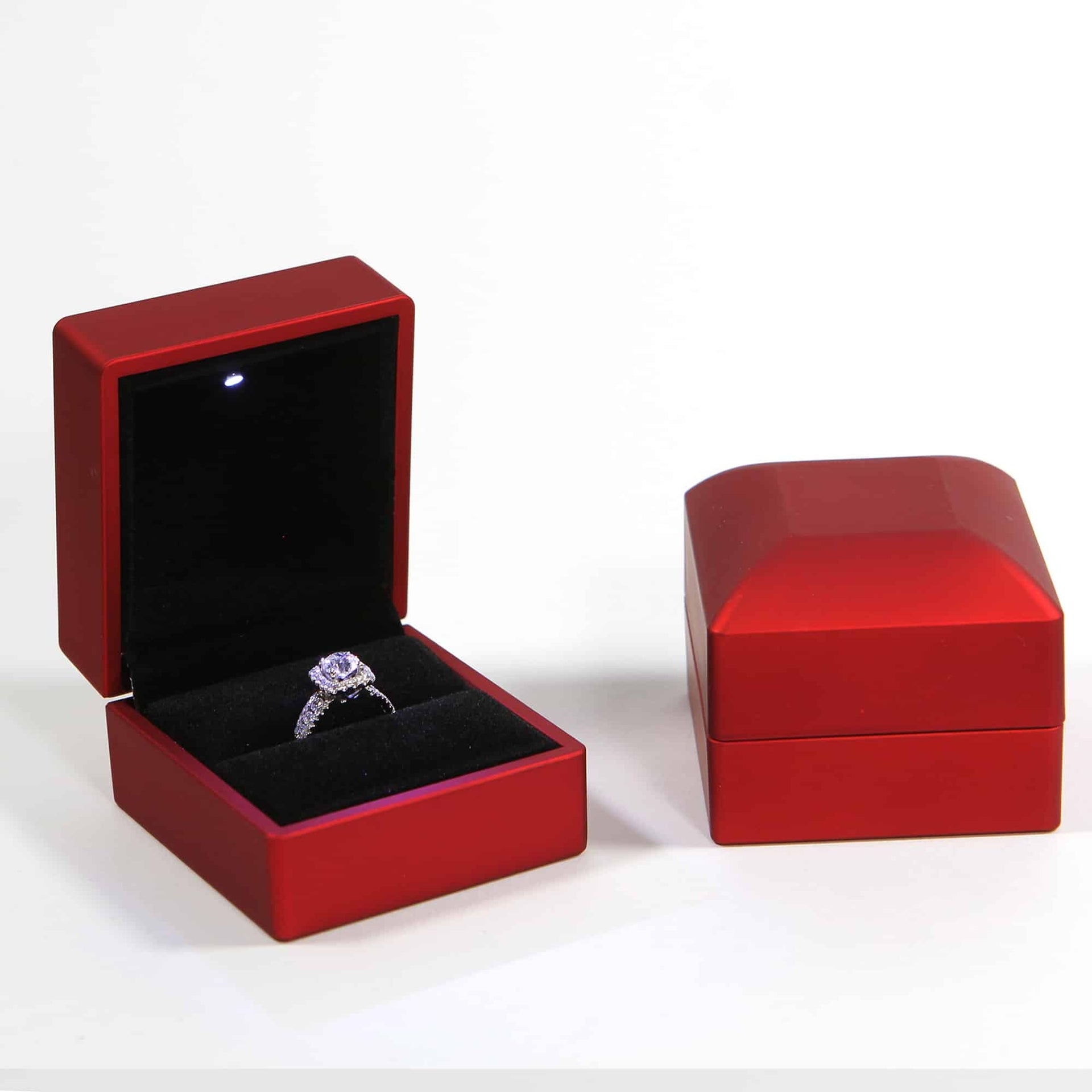 This is a red ring box that has a built in led light pointed down at the ring. Great for weddings, proposals, ,engagements or just to show off your gems!