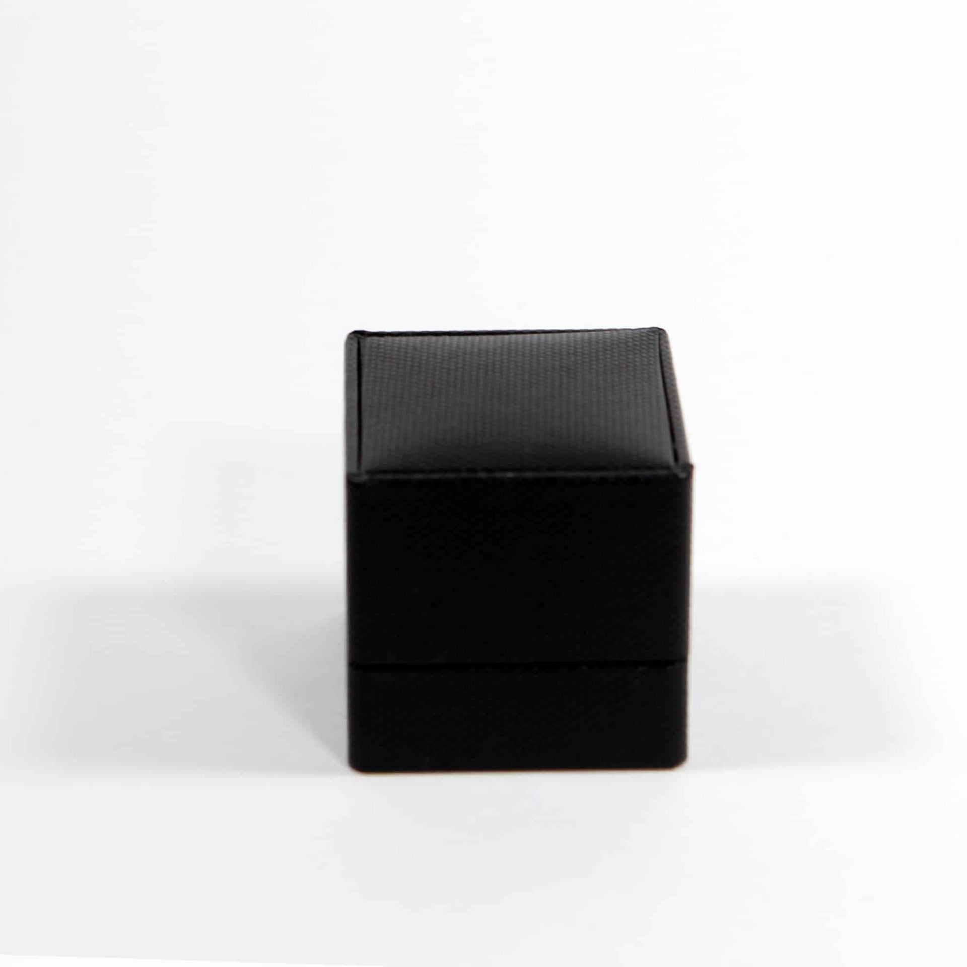 This is a modern black ring box that has a built in led light pointed down at the ring. Great for weddings, proposals, ,engagements or just to show off your gems! Comes gift ready with a gift box.. .