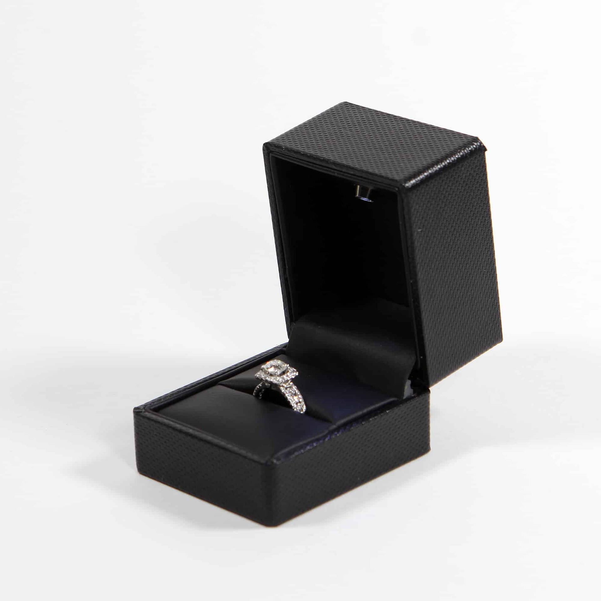 This is a modern black ring box that has a built in led light pointed down at the ring. Great for weddings, proposals, ,engagements or just to show off your gems! Comes gift ready with a gift box.. .